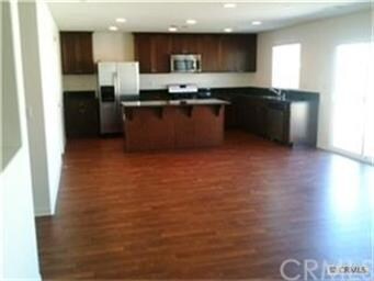 Gorgeous open kitchen w hardwood floors