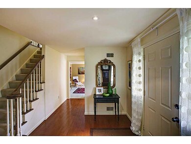 Entry/Foyer.