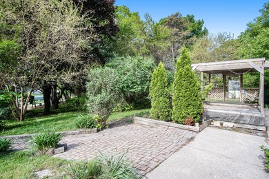Eclectic outdoor area