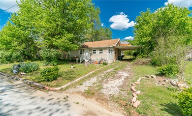 524 S Willow Ave, Fayetteville, AR 72701 - photo 2