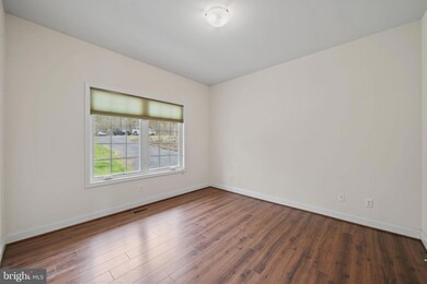 26476 Daniels Point Dr, Unionville, VA 22567 - photo 4