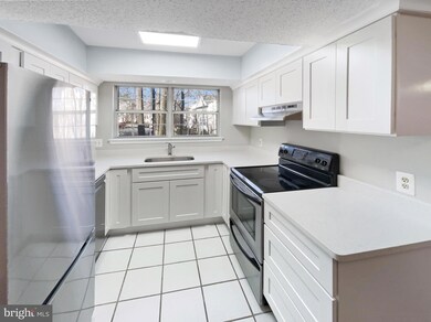 12014 Golf Ridge Ct unit 201, Fairfax, VA 22033 - photo 6