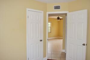 910 1/2 Charles St, West Palm Beach, FL 33401 - photo 3