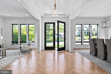 7210 Thrasher Rd, McLean, VA 22101 - photo 2