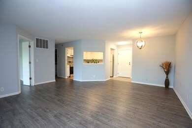 Braewood Condominiums unit 109, Bloomington, MN 55431 - photo 2