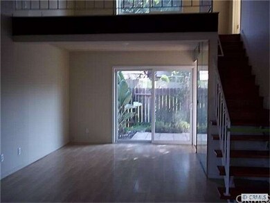 living room/dining area