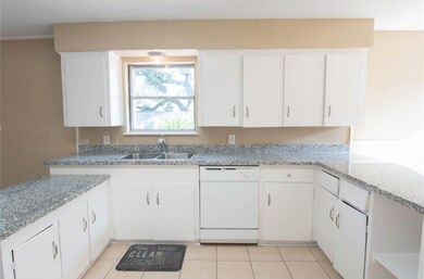 506 Allen Ct, Alvin, TX 77511 - photo 2