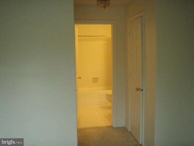 12102 Greenway Ct unit 226, Fairfax, VA 22033 - photo 5