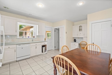 61 Waldeck Rd, Milton, MA 02186 - photo 6