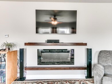 1256 Apache St-28