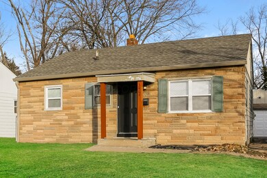 018-photo-front-view-13368825