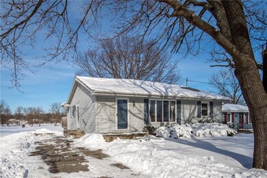 2924 E Shawnee Ave, Des Moines, IA 50317 - photo 2