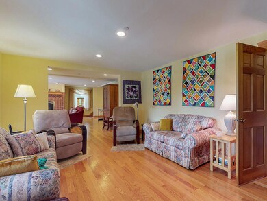 011-71MaplecrestInterior