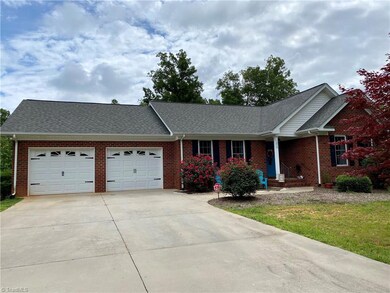 1070 E Chamberlin Dr, Asheboro, NC 27205 - photo 4