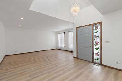 1874 Ranchview Dr, Naperville, IL 60565 - photo 2