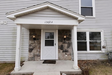1362 S Glen Cir unit A, Aurora, IL 60506 - photo 2