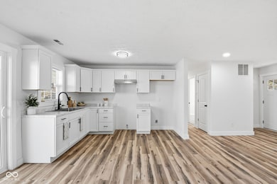 5526 Epperson Ct, Indianapolis, IN 46221 - photo 5