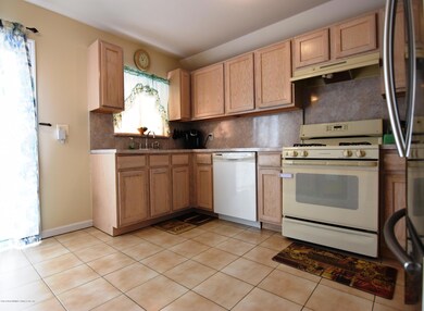 (5) Kitchen