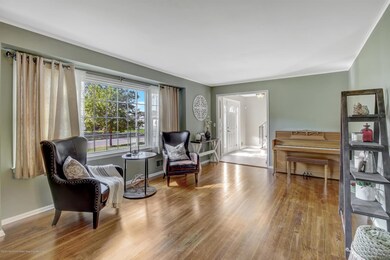 07-Living Room