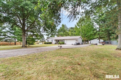 5810 Maxheimer Rd unit 1, Rochester, IL 62563 - photo 4