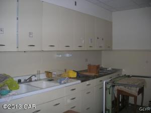 265 E Ridge St, Coaldale, PA 18218 - photo 4