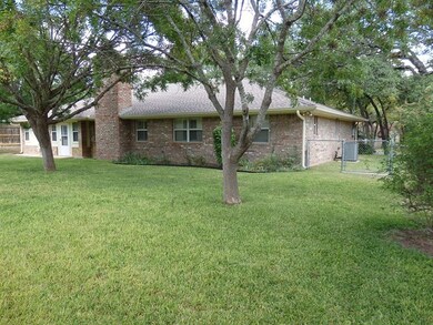 123 Tanglewood Dr, Fredericksburg, TX 78624 - photo 4