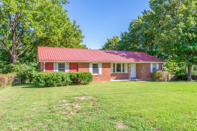 105 Helberg St, Dickson, TN 37055 - photo 2