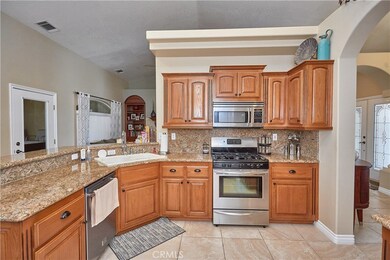 15873 Tokay St, Victorville, CA 92395 - photo 7