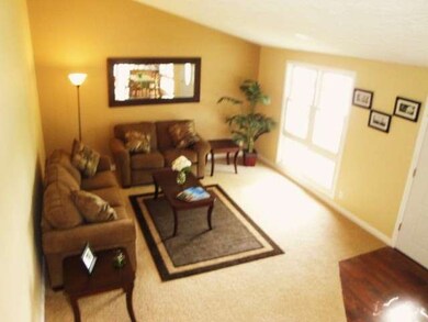 1609 Sacramento Dr, Carpentersville, IL 60110 - photo 3