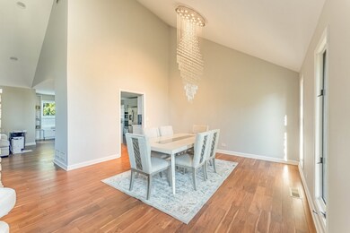 120 Pratt Blvd, Roselle, IL 60172 - photo 5