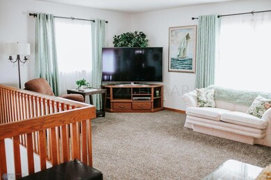 (6) Living Room