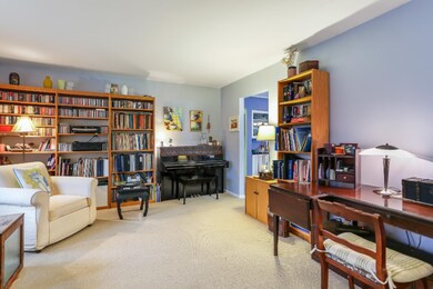 995 Kirk Dr SE, Grand Rapids, MI 49546 (