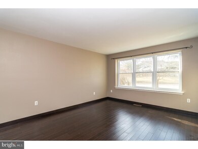 1903 Parkside Ln, Harleysville, PA 19438 - photo 5