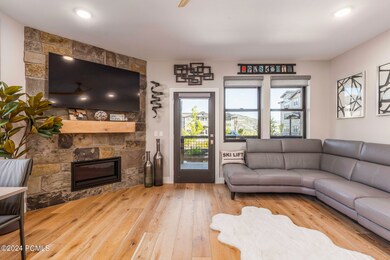 004_13-1145_west_helling_circle_unit_101