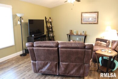 1268 W 61st St, Davenport, IA 52806 - photo 4