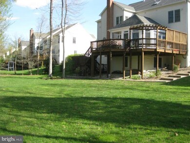 26155 Glasgow Dr, Chantilly, VA 20152 - photo 2