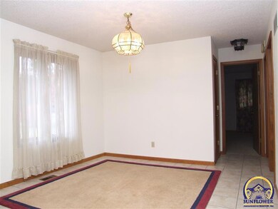 8525 SW 21st St, Topeka, KS 66615 - photo 5