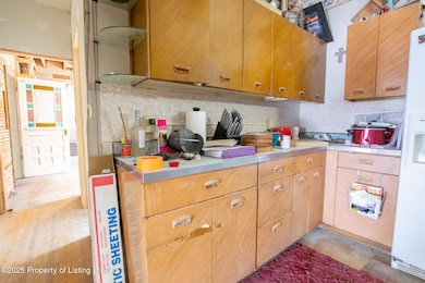 46 5th St W, Dickinson, ND 58601 - photo 7