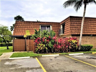 11927 SW 11th Ct, Davie, FL 33325 - photo 5