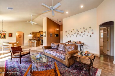 005_Living Room