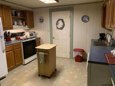 7 Terra Cotta Ave, Glens Falls, NY 12801 - photo 5