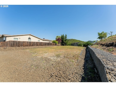 633 Highland Vista Ln, Roseburg, OR 97471 - photo 3