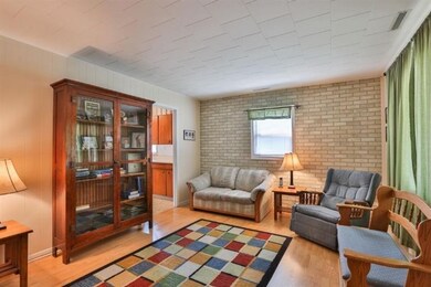 233 N Wiggs St, Griffith, IN 46319 - photo 2