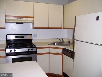 7833 Enola St unit 212, McLean, VA 22102 - photo 7