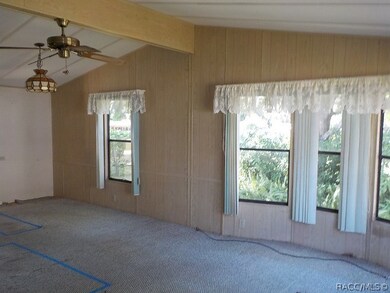 living room/dining area