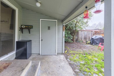 610 NE D St, Grants Pass, OR 97526 - photo 5