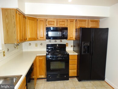 8111 Lacy Dr unit 304, Manassas, VA 20109 - photo 4