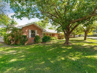 1221 Briarwood Dr, Cleburne, TX 76033 - photo 6