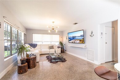 Front 1/1 living room