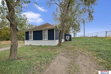 902 Louie Ln, Yutan, NE 68073 - photo 5